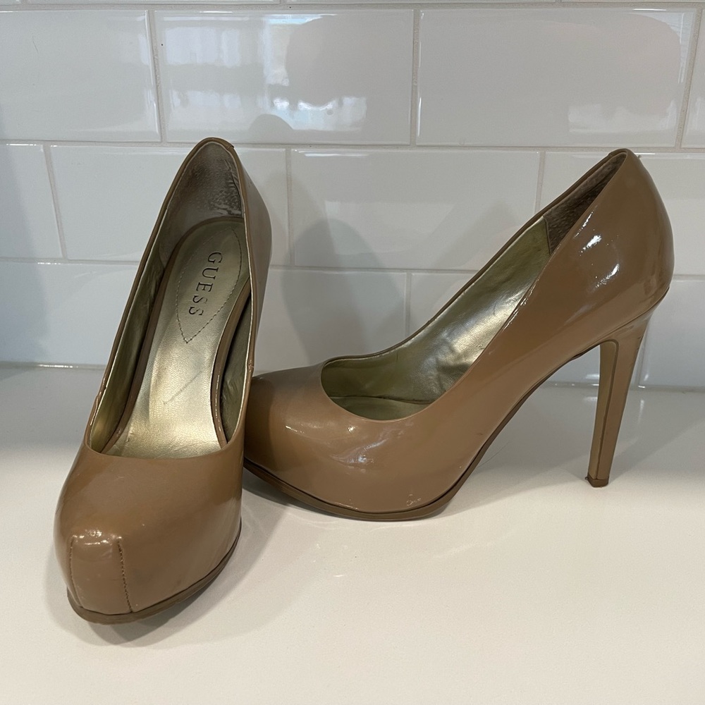 Nude Guess Pumps